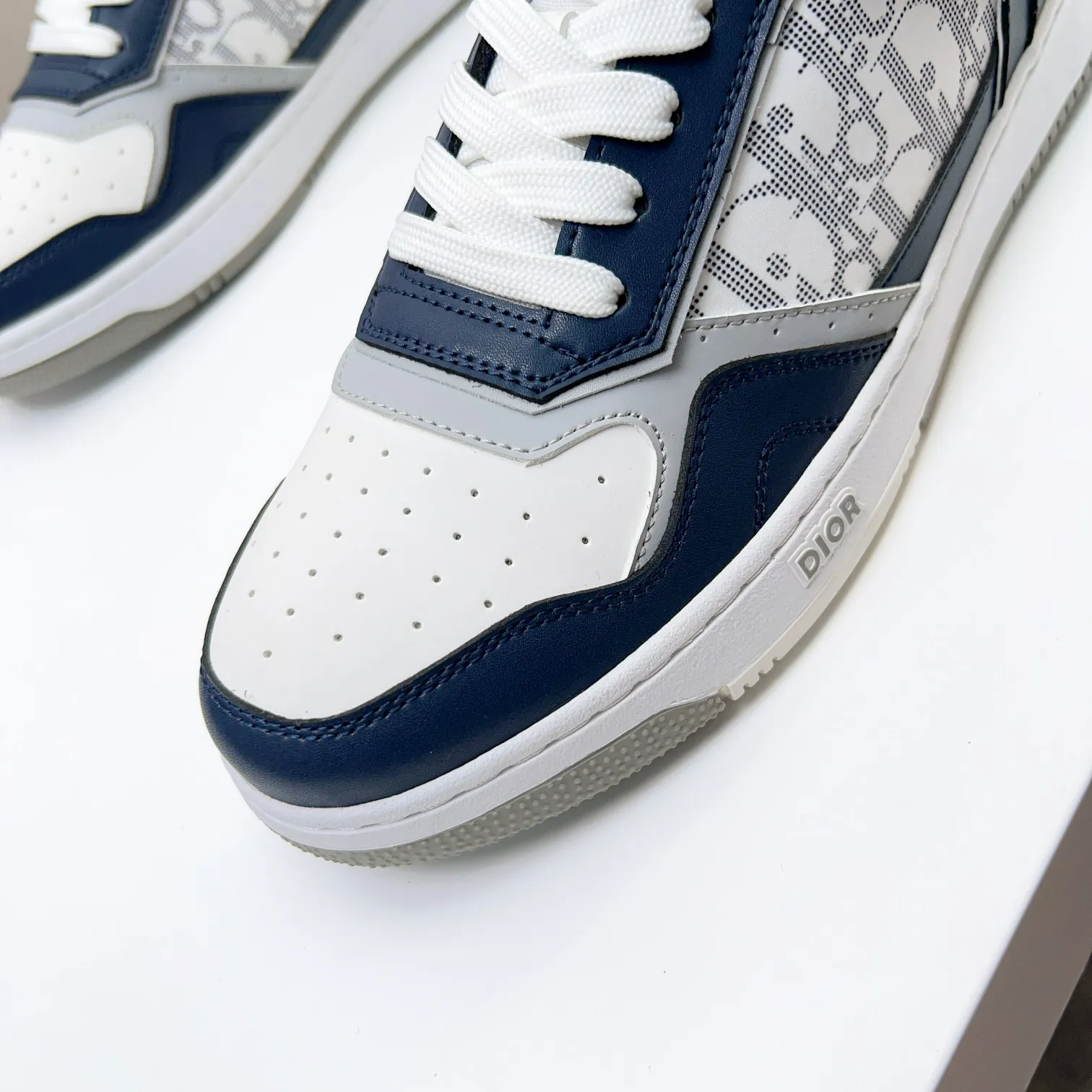 Men's Men's Shoes 💰400 [New] 🦩🦩Dior - Low-top sneakers 2025 spring men's collection new arrivals [Celebrate][Celebrate][Celebrate], reinterpret the basketball shoe design and become a classic Dior item [Strong][Strong][Strong], crafted in black and cream white smooth cowhide with beige suede, leather display on the side The CD logo, tongue, sole and back side are decorated with various distinctive details to enhance the style[666][666], while eyelet details, topstitching and rubber panels highlight the dynamic charm of its athletic style[strong][strong][strong]. It has a two-color rubber sole, which can be matched with various clothing to create a refined look. Size: 38 to 44 (45 can be customized